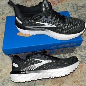 Brooks Revel 6 Women’s 7.5 B neutral step Black/Blackened Pearl/White Running
